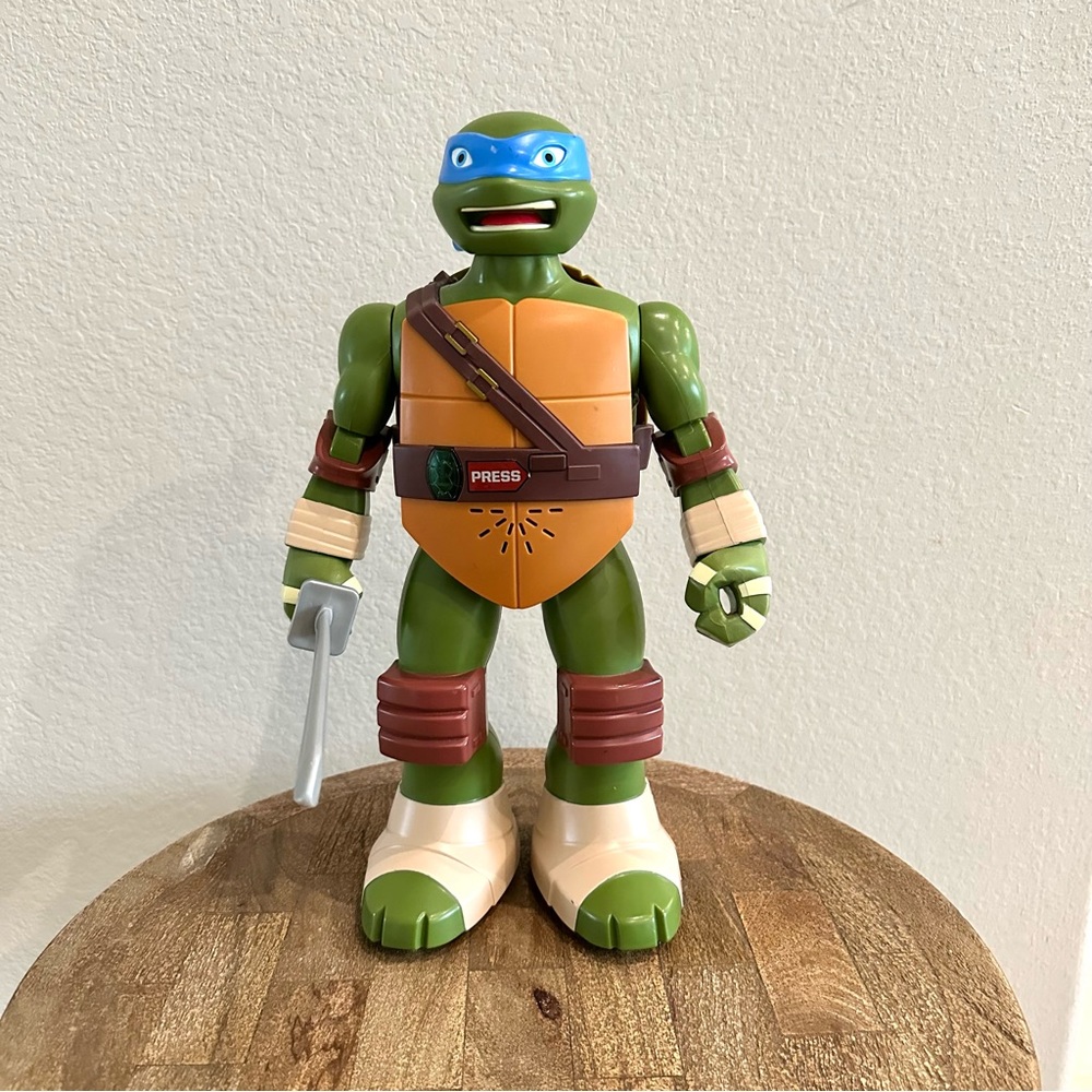 Teenage Mutant Ninja Turtles LEONARDO TMNT Action Figure